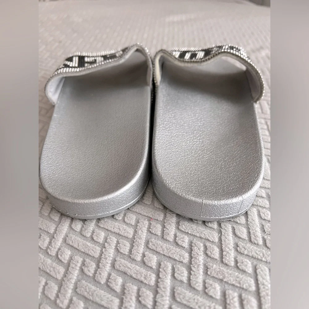 True Religion Slides - Picture 9 of 10
